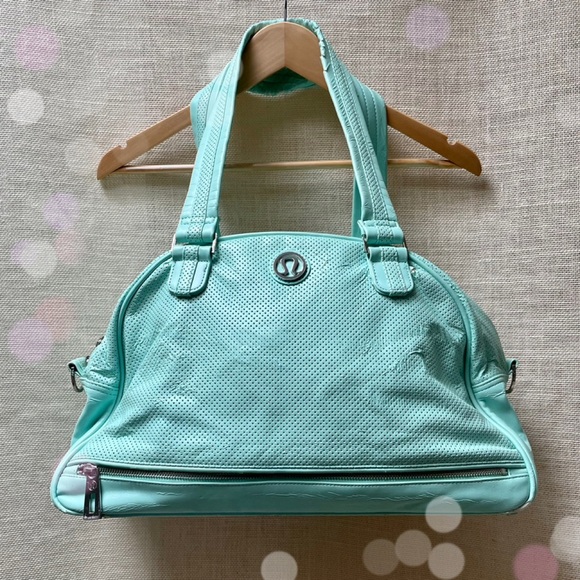 lululemon athletica retro groove bag Lululemon Athletica Retro Groove Duffel Bag in Mint Green